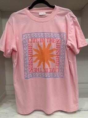 Pink Lily small pink graphic tee shirt.  Livr in the sun logo.  Like new